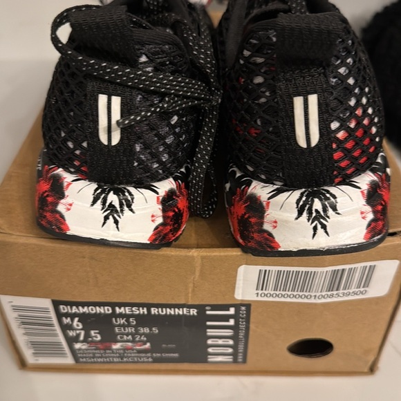 WORN ONCE! WOMENS NOBULL SNEAKERS 7.5 - Picture 2 of 5